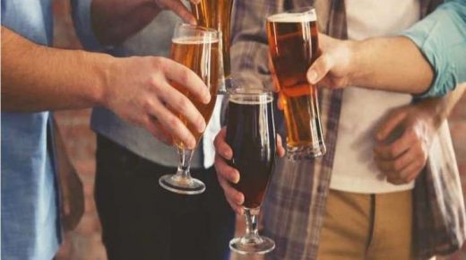 منظمة الصحة العالمية تحذر من الإفراط في شرب الكحول وسط جائحة فيروس “كورونا”