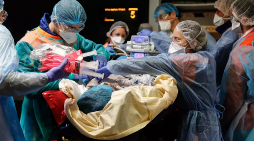 فرنسا.. 437 وفاة جديدة بكورونا وانخفاض طفيف في عدد المرضى بالمستشفيات