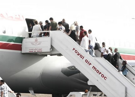 في تحد صارخ للتعليمات الملكية وقرارات السلطات المغربية.. “لارام” تفتح الحدود الجوية وتطرح تذاكر السفر نحو جميع بقاع العالم ابتداء من شهر ماي