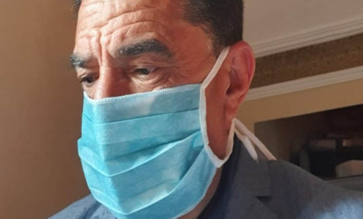 الملياردير مبديع يستغل وباء فيروس كورونا وحاجة الناس ويُكلف أعوان السلطة بتوزيع كمامات تفوح منها روائح إنتخابية مرددين: “هدي من عند سي مبديع، فرقها فابور على الناس”