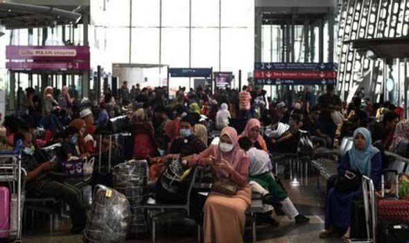 المغاربة العالقون بالخارج: كفى وعودا واهية نريد برنامجا لترحيلنا إلى وطننا يا جلالة الملك والوزير بوريطة يلعب على أعصابنا ونفسيتنا لأهداف لا يعلمها إلا هُو