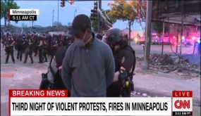 اعتقال طاقم CNN