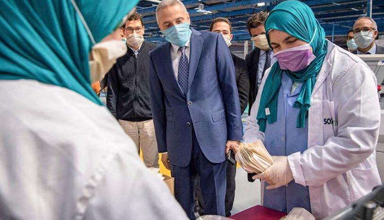 تفاصيل خطيرة حول تفويت الوزير الملياردير العلمي صفقة الكمامات لشركة محتكرة في ملكية إمبراطور مالي مقرب منه وبرلماني يصرخ “فين مشاو الفلوس؟” والنيابة العامة ترفض التدخل للتحقيق في موضوع اختفاء الكمامات!