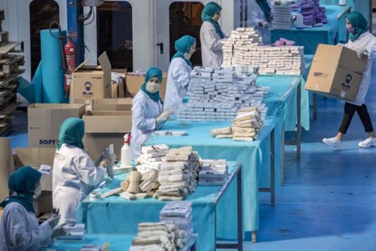 الجيش الفرنسي يُؤشرُ على استخدام الكمامات المغربية وترقب لطلب تصدير كميات ضخمة منها