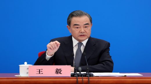 وزير الخارجية الصيني: بكين و واشنطن تقتربان من حافة حرب باردة جديدة