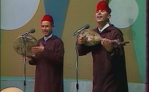 محمد السادس: “زروال” فنان شعبي أمتع الجماهير لسنوات عديدة بأدائه الغنائي الكوميدي المتميز في إطار الثنائي “قشبال وزروال”