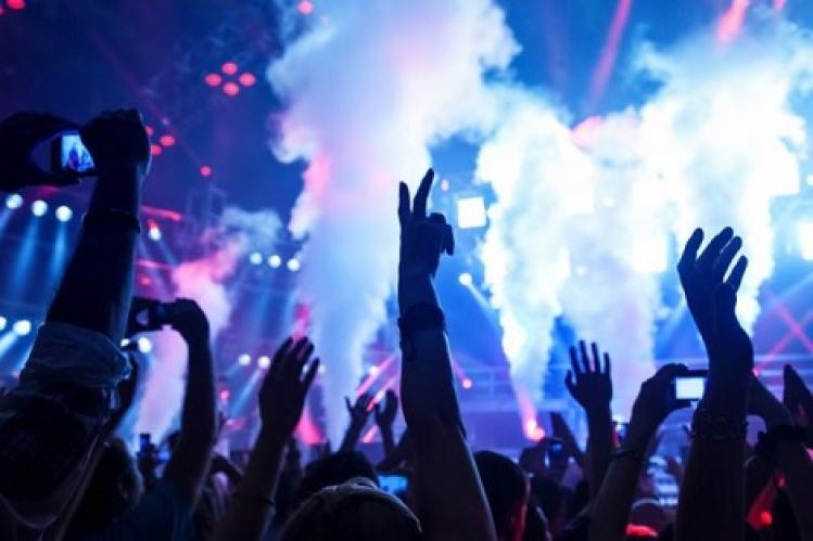 مستجدات رفع الحجر الصحي بالمغرب.. هذه حقيقة فتح الحانات والملاهي الليلية!