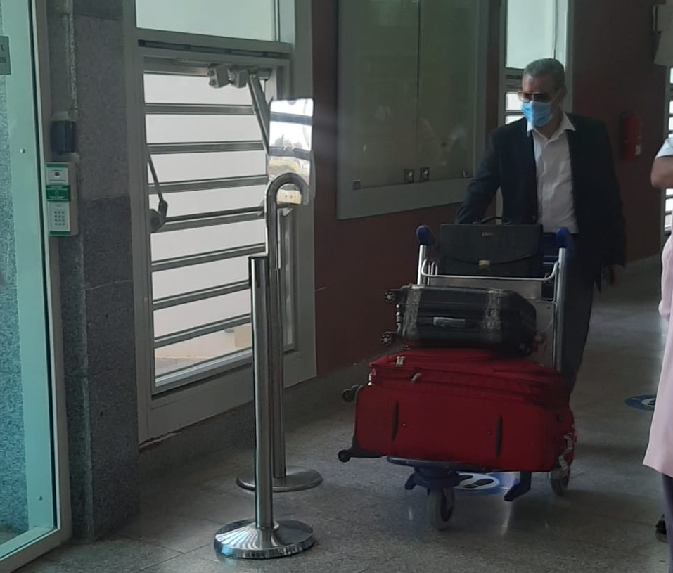 بالصور: ترحيل القنصل المغربي أحرضان من الجزائر وإخضاعه للحجر الصحي الإجباري بالسعيدية