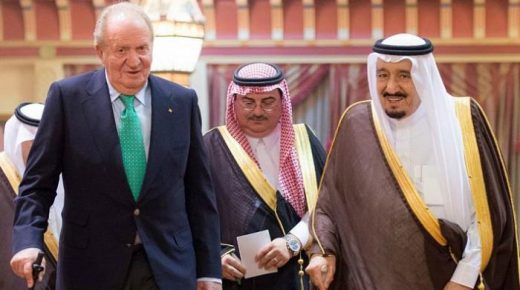 رشاوى السعودية للملك خوان كارلوس تهدده بالطرد من العائلة الملكية الإسبانية