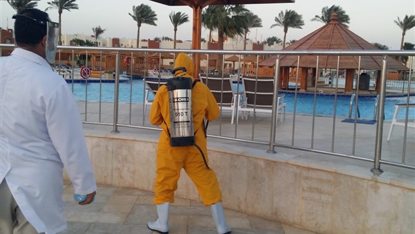 وزير الداخلية يحذر من تأثير “البؤر السياحية” على صورة المغرب كوجهة سياحية آمنة ويسمح للفنادق بفتح المسابح وتتجه لتمديد ساعات عمل المطاعم