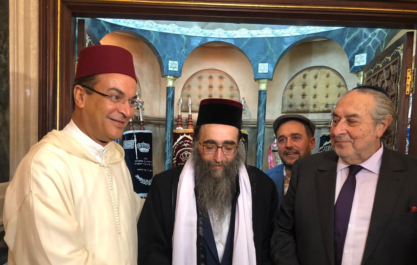 بعد إصابته بعدوى مجهولة المصدر.. محمد السادس يتكلف بعلاج الحاخام المغربي بينتو