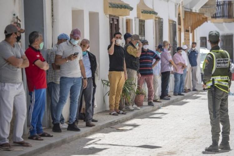 شركات استفادة من ملايين كورونا تشرع في تسريح عمالها