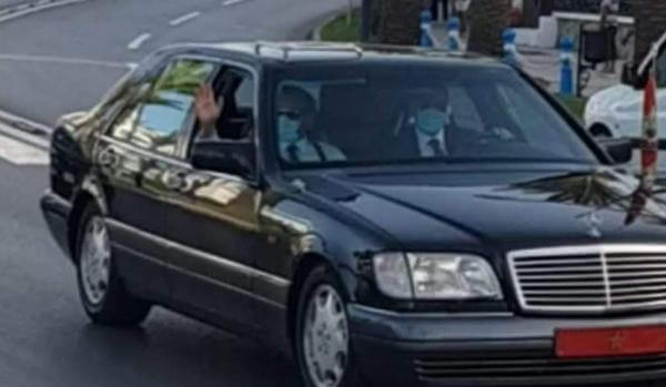 محمد السادس يحل بشمال المملكة لقضاء عطلته الصيفية وظهور اليختين الملكيين “بادس” و”البوغاز” بشاطئ المضيق