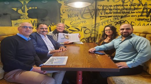 الأمير مولاي هشام يتبادل التحية مع أساتذة من جامعة لافال