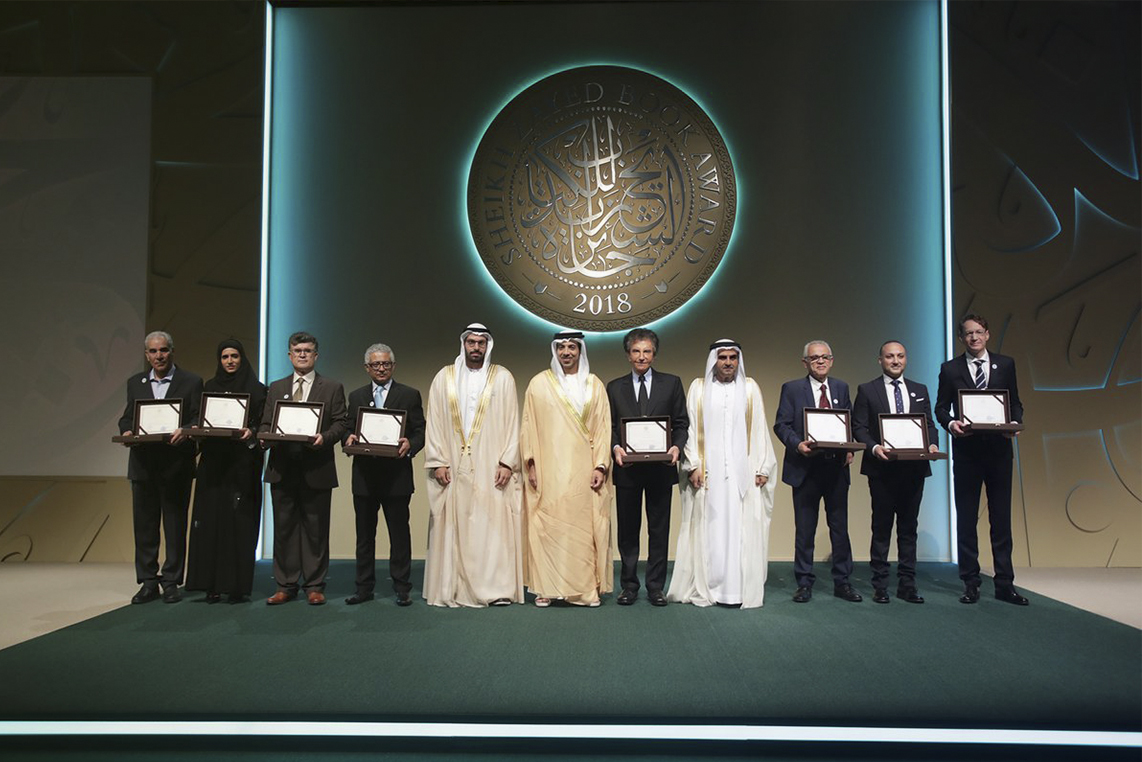 احتجاجا على اتفاق التطبيع.. أدباء مغاربة يعلنون انسحابهم من جائزة الشيخ زايد للكتاب