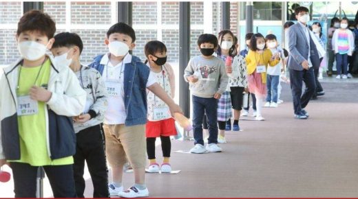 كوريا الجنوبية تغلق المدارس بسبب ارتفاع حالات الإصابة بالكوفيد-19