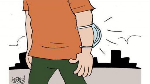 مكان وضع الكمامة لدى البعض