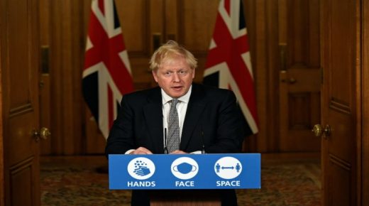 رئيس الوزراء البريطاني يعلن فرض إغلاق عام في إنجلترا لمدة شهر