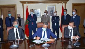 المكتب الوطني للكهرباء والماء الصالح للشرب.. توقيع عقود الرحبة الريحية “جبل لحديد” بالصويرة