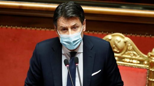رئيس الوزراء الإيطالي يستقيل رسميا من منصبه