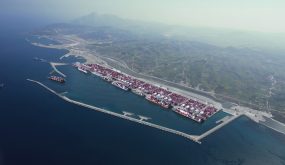 ميناء طنجة المتوسط.. مرفأ “مُلك” قديم وبوابة العالم الجديدة