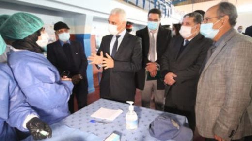 وزير الصحة يواصل زيارة مراكز التلقيح ضد كوفيد -19