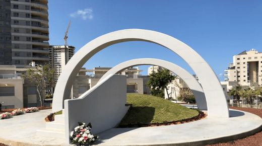 إسرائيل تشيٌدُ نصباً تذكارياً بمدينة أسدود تكريما لضحايا زلزال أكادير