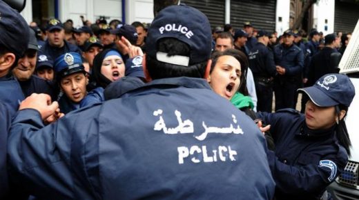الجزائر.. 12 من معتقلي الرأي يخوضون إضرابا عن الطعام للتنديد ب”سجنهم ظلما”