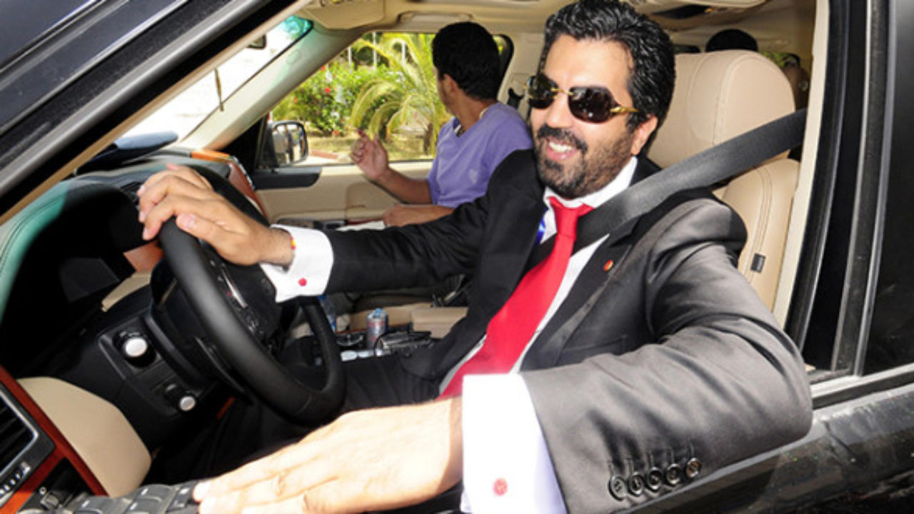 أصدر شيكات بدون رصيد وهرب مئات الملايين إلى الخارج.. البرلماني الملياردير سمير عبد المولى في قبضة أمن طنجة!