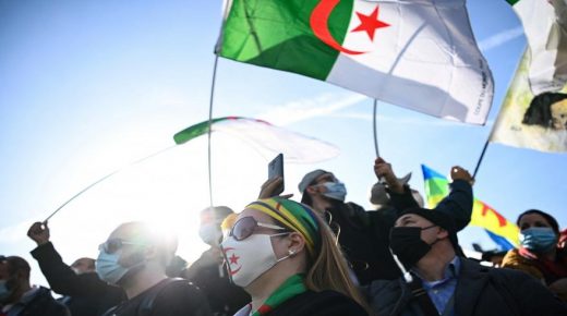 بالآلاف، الجزائريون وصلوا الرحم مع الشوارع مؤكدين استمرار الحراك حتى تتحقق المطالب