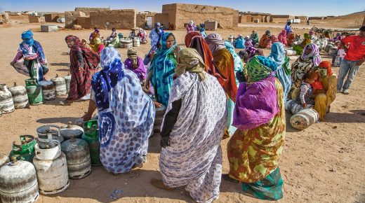 هكذا تأزم ميليشيات “البوليساريو” وضع المرأة الصحراوية وتستخدمها كأداة لإطالة الأزمة التي تعيش تحت نيرها في مخيمات تندوف!