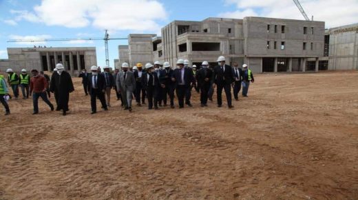 الدق تم.. افتتاح أول كلية للطب والصيدلة في الصحراء المغربية