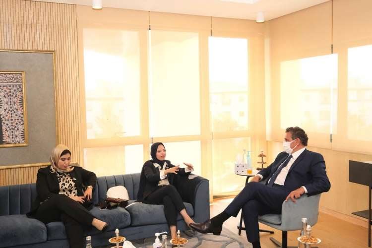 بعدما قادت هجرة جماعية من “البيجيدي” نحو “الأحرار”..أخنوش يستقبل البرلمانية السابقة الزاهيدي ومن معها