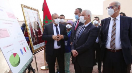 وزير الصحة يزور مركزين للتلقيح ضد “كوفيد-19” بمدينة الداخلة