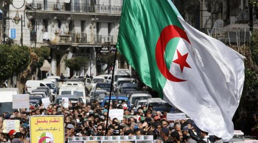 بالفيديو: الحراك يشتد في الجزائر رغم العنف الأمني بوهران
