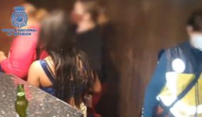 تفاصيل مثيرة حول تفكيك مافيا إسبانية تُرغم مغربيات على امتهان الدعارة وتحرير عدد منهن في عملية أمنية مباغثة