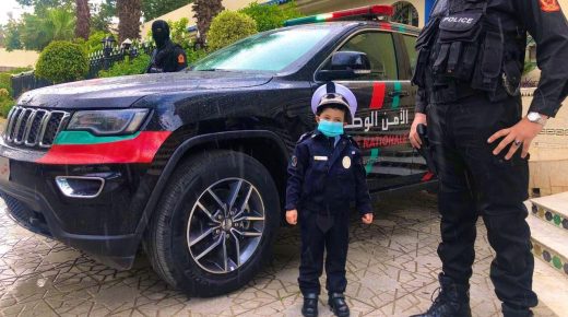 ولاية أمن فاس تستقبل طفل ذو أربع سنوات وتحقق حلمه بارتداء الزي الوظيفي للشرطة