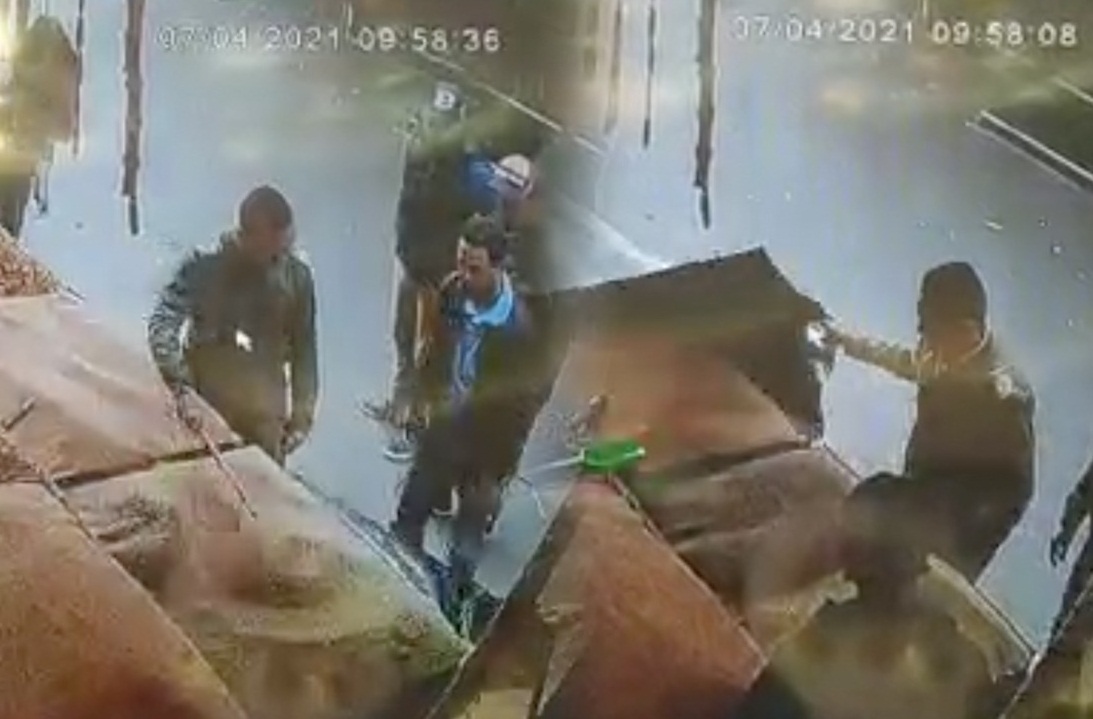 أتلف له زهاء 30 ألف درهم من سلعه.. صاحب محل تجاري بالبيضاء يشتكي شطط قائد في استعمال السلطة (فيديو)