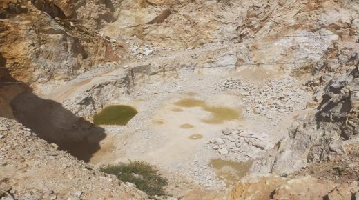 البرلماني “مُول طريق الفيرمة” يرتكب جريمة بيئية في مقلع بنواحي خنيفرة.. وهذه هي التفاصيل!