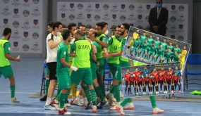 “أسود القاعة” يتوجون بـ”كأس العرب داخل الصالات” للمرة الأولى في تاريخهم بعد تغلبهم على مصر بـ”رباعية نظيفة”