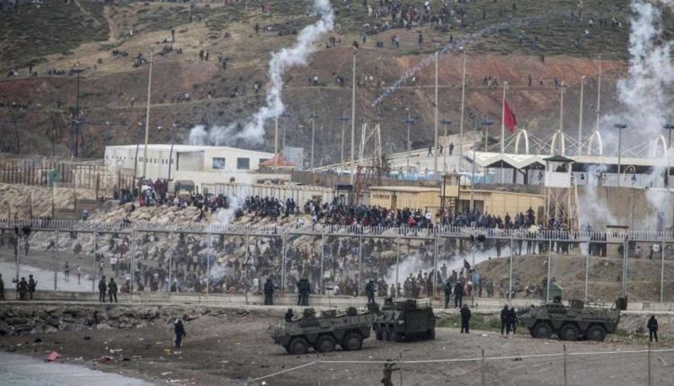 الـAMDH تتهمُ إسبانيا بإستغلال “أحداث سبتة” لترحيل أربعين لاجئا يمنيا!