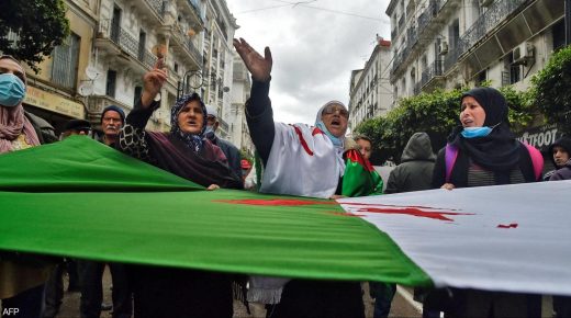 اصطدامات بين متظاهرين والشرطة بشمال الجزائر