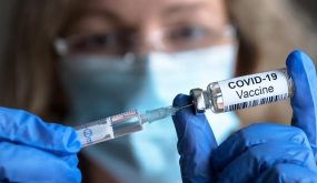 وزير الصحة يكشف حقيقة “اللقاحات الفاسدة” بالمغرب