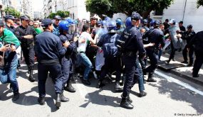 استنكار حقوقي ضد صمت سلطات الجزائر على قمع متظاهري الحراك الشعبي