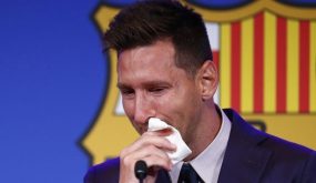 ميسي يكشف عن سبب رحيله عن برشلونة ويرد على أنباء باريس سان جيرمان