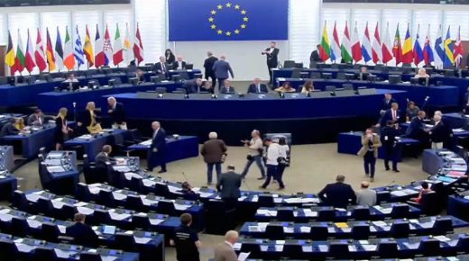وصفها بـ”المهمة جدا”.. البرلمان الأوروبي يشيد بالدعوة الملكية للمصالحة والانفتاح على الجزائر