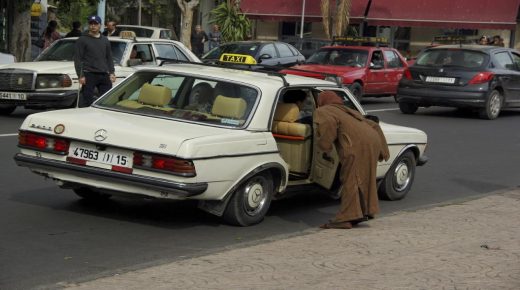 يوم بدون سيارة أجرة… سائقو “الطاكسيات” يستعدون لإضراب وطني يوم عاشوراء
