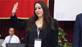 الوزيرة السابقة الرميلي لم تكن على علم بقرار إعفائها وعينت أعضاء ديوانها الوزاري وباشرت عملها إلى غاية إعلان قرار الإعفاء الملكي