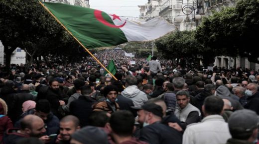 الجزائر…موجة تنديد إثر حل جمعية للدفاع عن حقوق الإنسان