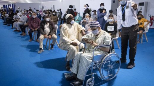 وزارة الصحة تقول إن “المغرب أضاع ستة أسابيع” بسبب التراخي في التلقيح ضد كوفيد